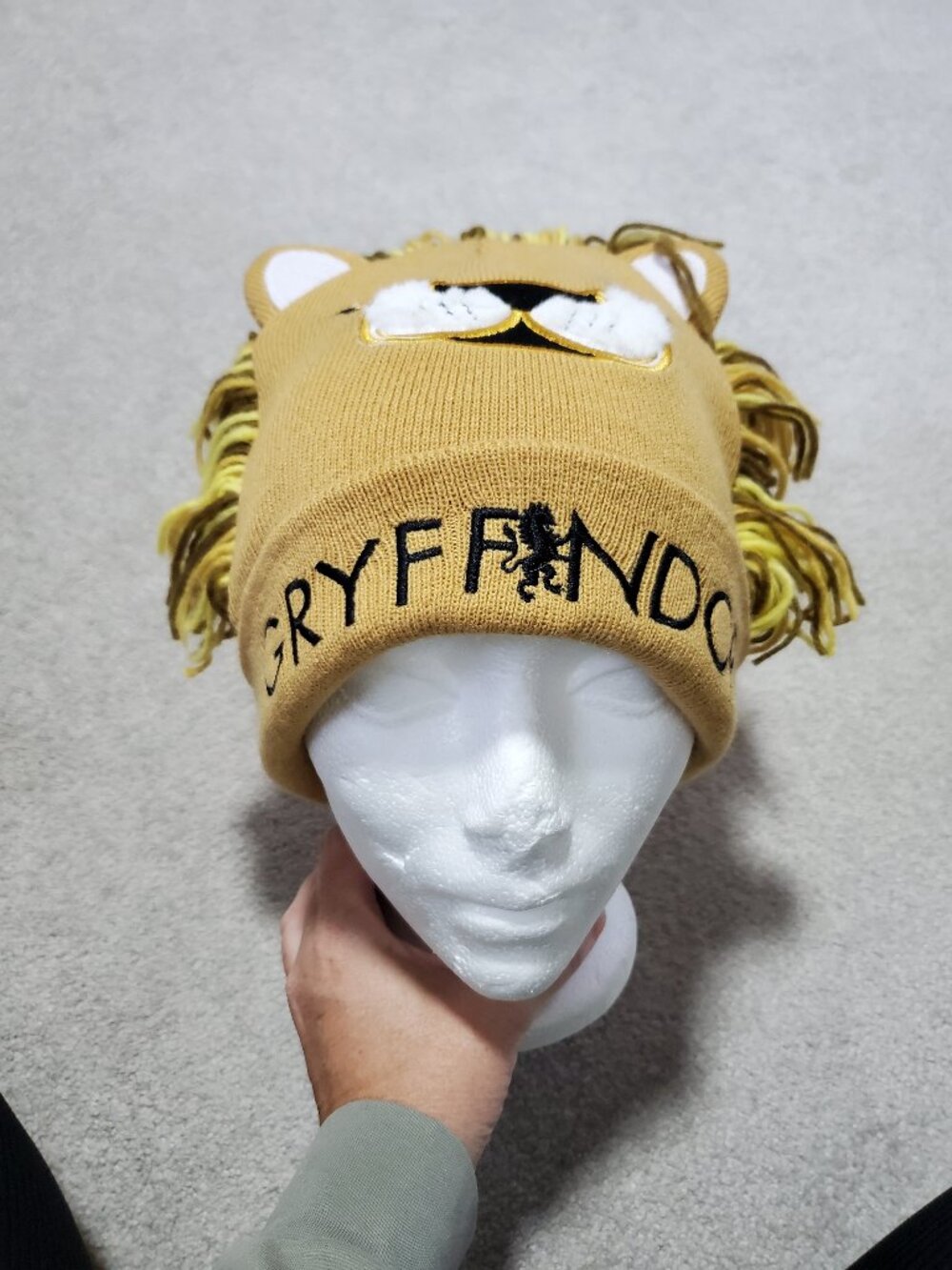 MAD ENGINE Harry Potter Luna Lovegood Lion Gryffindor Winter Hat Beanie Toque OS